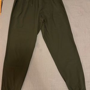 Lululemon Surge Jogger Shorter Length - Dark Olive